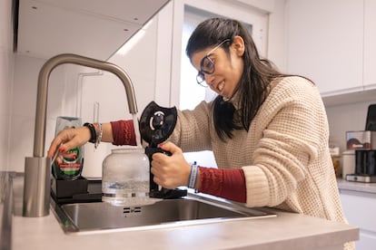 Clara Gutiérrez en el piso de entrenamiento de la Fundación Prodis, una foto cedida por la misma base.