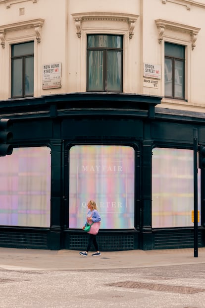 Tienda de artículos de lujo cerrada en el barrio londinense de Mayfair, esta semana.