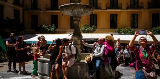 El dilema del modelo de turismo español | Negocio