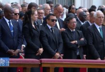 El presidente Daniel Nemaa se sentó en la primera fila en la misa entronizada del Papa Leo XIV | Mensajes |