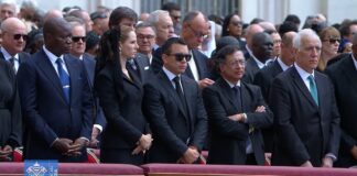 El presidente Daniel Nemaa se sentó en la primera fila en la misa entronizada del Papa Leo XIV | Mensajes |