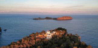 Las tres casas de la semana: lujo en un paraje natural por 45 millones | Negocios