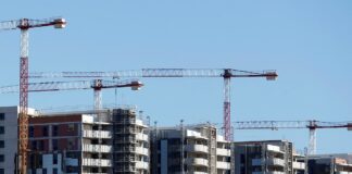 El euríbor prolonga su racha de caídas y abarata las hipotecas en más de 1.600 euros al año | Economía