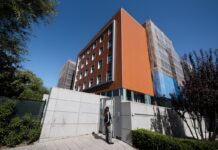 El negocio dorado de las residencias estudiantiles: camas para más de 1,000 euros que solo cubren el 20% de la demanda | Negocio