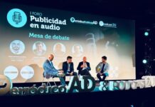Audio Al servir la publicidad: use el formato de podcast
