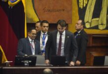 La primera reunión de la reunión comienza con la ausencia de los miembros de la reunión Annabella Azín y Pamela Aguirre | Mensajes |