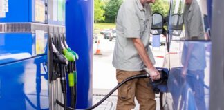 El precio de los combustibles refleja casi ningún aceite barato y dólar débil | Negocio