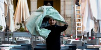 Las dos mayores subidas salariales de la última década se quedan cortas ante la escalada de precios | Economía