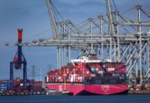 Bruselas endurece su posición en la guerra comercial con Estados Unidos al aumentar una fracción arancelaria de 95,000 millones de negocios