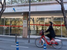 El Gobierno rectifica y elimina la obligación de que los desempleados presenten la declaración de la renta | Economía