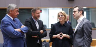 El cuerpo garantiza a las empresas para la ayuda pública de la guerra comercial, aunque las negociaciones están progresando con Estados Unidos | Negocio