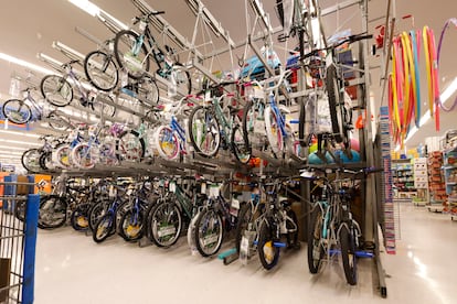 Bicicletas en un hipermercado Walmart en Pleasanton (California).