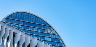 La fusión de BBVA y Sabadell se quedaría fuera del club de bancos con un billón en activos | Economía
