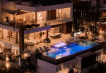 Las tres casas de la semana: diseño, ocio y agua en la Costa del Sol por 12.5 millones | Negocio