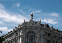 El Banco de España insta a los bancos a reforzar el capital tras el reparto de dividendos masivos | Mercados Financieros