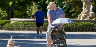 La justicia europea multa a España con 6,8 millones por no cumplir a tiempo la directiva que obliga a retribuir el permiso parental | Economía