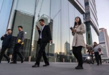 Vaya a una oficina y pretenda que está trabajando: el negocio que aumenta en China | Carta correspondiente