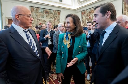 El presidente del Banco Sabadell, Josep Oliu; la presidenta de Banco Santander, Ana Botín, y el presidente del BBVA, Carlos Torres Vila, EN SEPTIEMBRE DE 2024. 