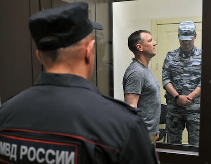 El excomandante ruso Iván Popov, en una celda acusado de fraude a gran escala.