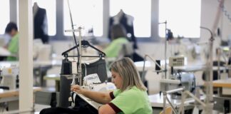 El sector industrial español vuelve a la zona de crecimiento en mayo tras tres meses a la baja | Economía