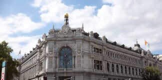 La deuda pública alcanza un récord de 1,66 billones en el primer trimestre, el 103,5% del PIB | Economía