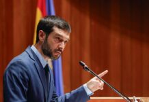 Consumo fuerza a Booking a retirar 4.000 anuncios ilegales de pisos turísticos | Empresas