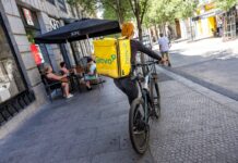 España defiende una ‘ley rider’ a nivel global para regular el empleo en plataformas | Economía