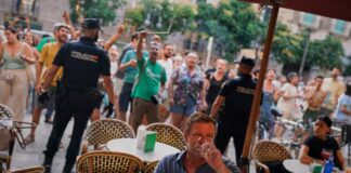 La hostelería en Baleares logra un acuerdo para incrementar un 13,5% el salario de 180.000 trabajadores | Economía