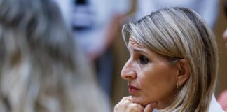 Díaz endurecerá por decreto el registro horario en las empresas aunque no se aprueben las 37,5 horas | Economía