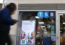 Santander pugna con Barclays para comprar TSB al Sabadell en plena opa del BBVA | Empresas