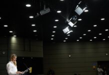 Bruselas denuncia a España ante la justicia europea por no aplicar las normas laborales de la UE de transparencia | Economía