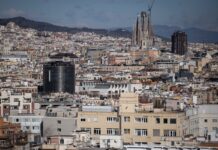 Un año de regulación del alquiler en Cataluña: bajan precios y nuevos contratos, pero se dispara el alquiler de temporada | Economía