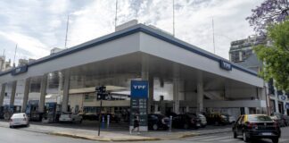 La justicia de Estados Unidos ordena a Argentina que entregue el 51% de las acciones de YPF