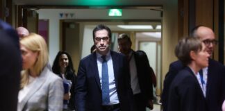 Bruselas ultima el quinto pago de los fondos europeos con dudas sobre su cuantía por no subir los impuestos al diésel | Economía