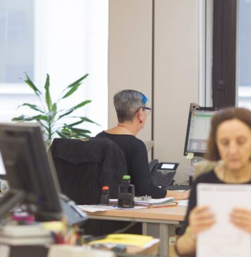 Gobierno y sindicatos centran en los funcionarios de rango intermedio la negociación sobre reclasificación de categorías | Economía