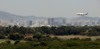 La UE reclama a España las medidas compensatorias pendientes antes de abordar la nueva ampliación de El Prat | Economía