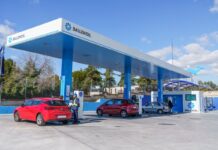 Las manos que controlan los surtidores ‘todo a cien’: quién es quién en el gran negocio de las gasolineras ‘low cost’ | Negocios