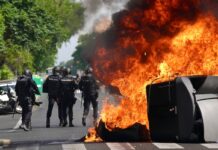 Las calles de Cádiz vuelven a arder con la huelga del metal: “Nos han obligado” | Economía