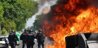 Las calles de Cádiz vuelven a arder con la huelga del metal: “Nos han obligado” | Economía