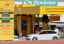 Hacienda obligará a las distribuidoras a pagar el IVA por adelantado para evitar el fraude de los carburantes | Economía