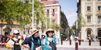 El PIB español crecerá entre el 2% y el 3% en 2025, según los analistas financieros | Economía