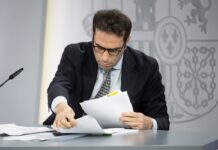 ¿Cómo afectan al BBVA las nuevas condiciones para la opa del Sabadell? Consejeros vigilados, blindaje a los trabajadores y a las sucursales | Economía