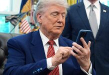 Trump lanza Trump Mobile, una operadora móvil virtual con un teléfono fabricado en Estados Unidos | Economía