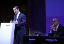 El BBVA afronta un consejo de administración de alta tensión para decidir si sigue con la opa al Sabadell | Economía