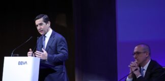 El BBVA afronta un consejo de administración de alta tensión para decidir si sigue con la opa al Sabadell | Economía