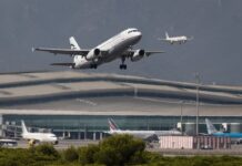 El aeropuerto de Barcelona-El Prat se vuelca en su ampliación para ser la puerta hacia Asia | Economía