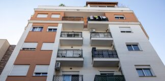 La Sareb demanda a 20 empresas para recuperar más de 800 casas en un limbo jurídico | Economía