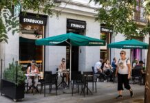 Starbucks contra los cafés de especialidad: la gran batalla en torno a la bebida de moda | Negocios