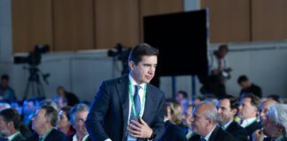 El BBVA se enfrenta a la ‘vía Banesto’ tras bloquear el Gobierno tres años la absorción del Sabadell | Economía