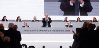 El Sabadell decide este martes si aceptar las ofertas por TSB, una operación que entorpece la opa del BBVA | Empresas